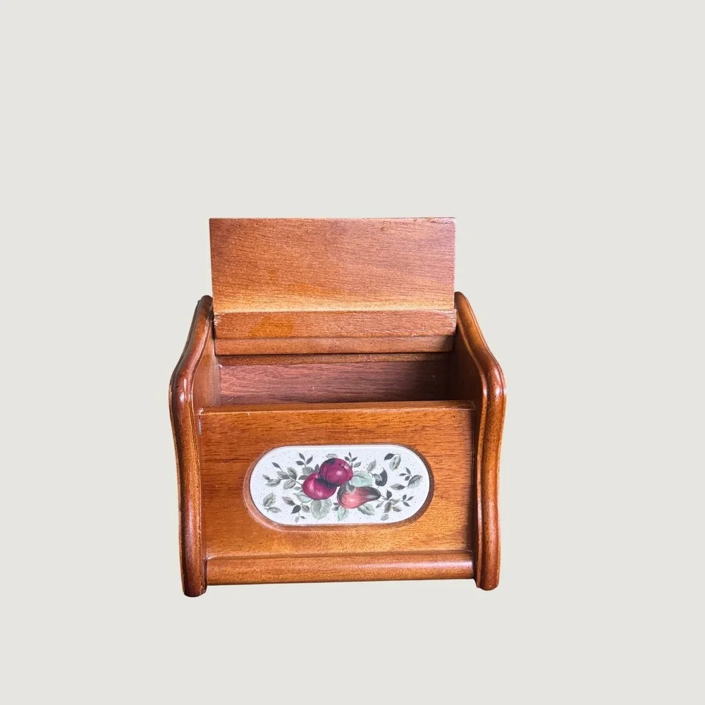 Pomerantz vintage wooden